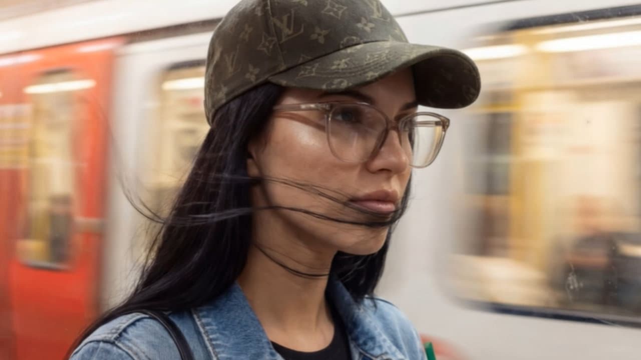 AI 角色多角度参考图怎么做:用 Reference Sheet 锁住身份,让内容不再漂