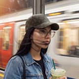 AI 角色多角度参考图怎么做:用 Reference Sheet 锁住身份,让内容不再漂